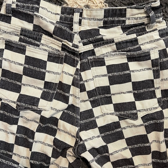 Pretty Little Thing Brown Checkerboard Branded Wide Leg Jeans - Picture 4 of 11